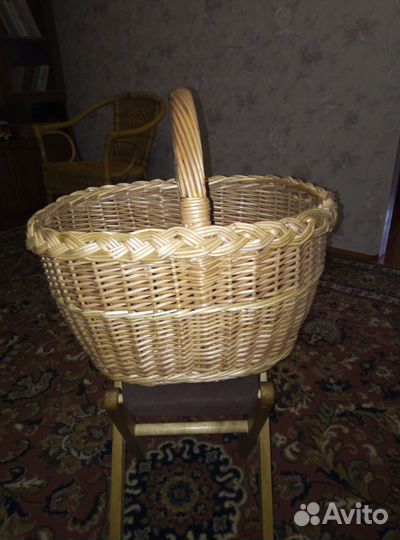 Корзина плетеная из лозы ивы