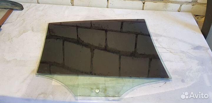 Volkswagen Golf 5 Plus Стекло двери задней левой