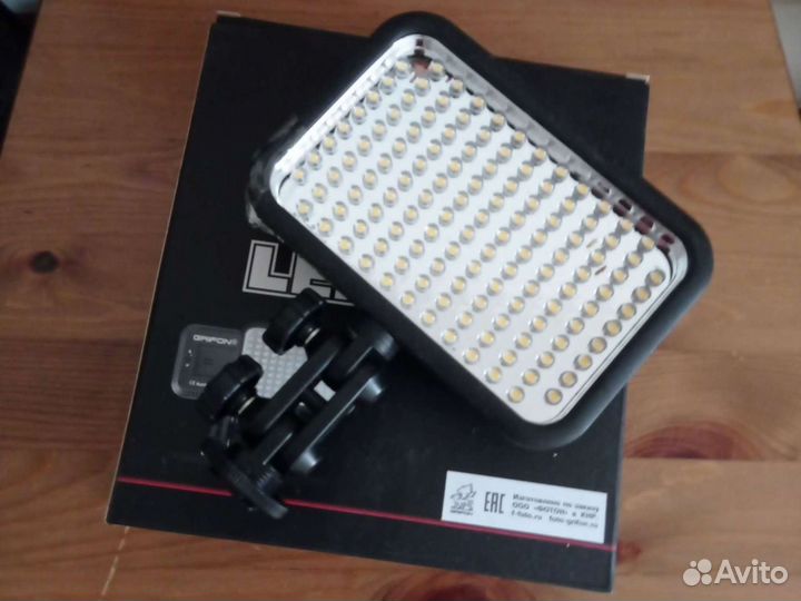 Накамерный свет Grifon-126 (осветитель)