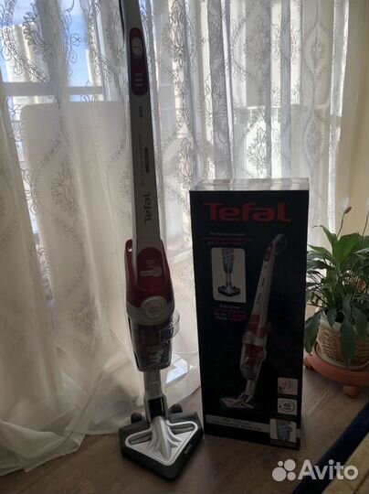 Пылесос вертикальный Tefal. Новый