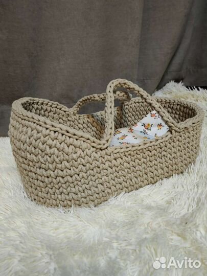 Вязаная люлька для куклы