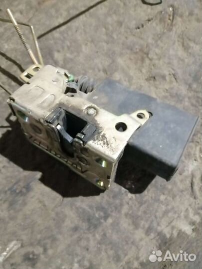 Замок двери Рено Логан 1