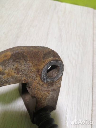 Скоба суппорта переднего Сузуки Балено 98-07