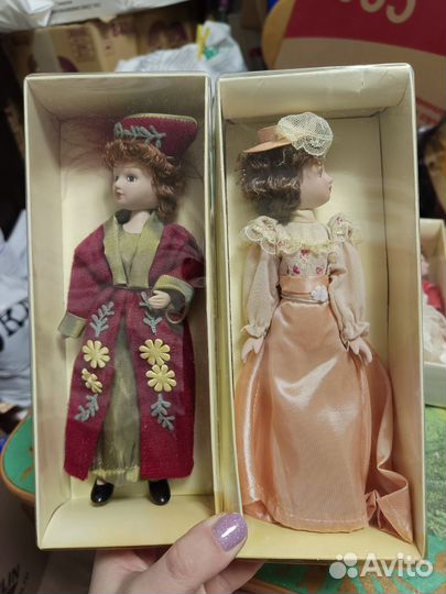 Кукла фарфоровая