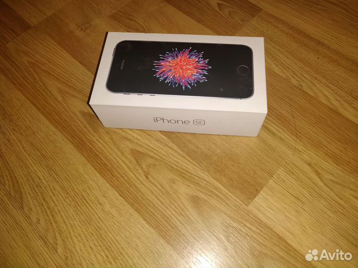Телефон iPhone SE 2016