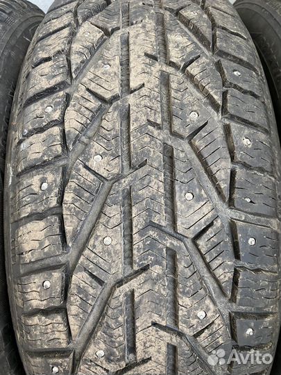 Kormoran Stud 2 215/55 R16 97T