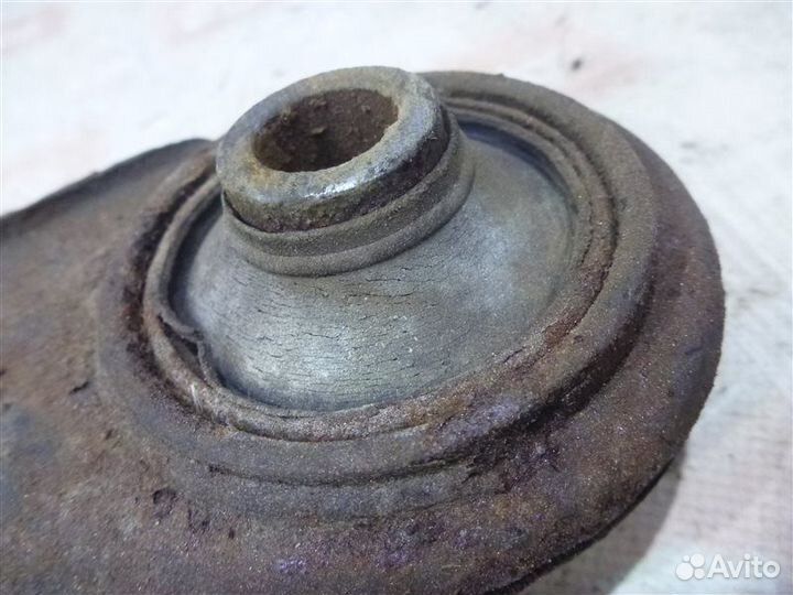 Рычаг подвески передний правый Opel Vectra 86