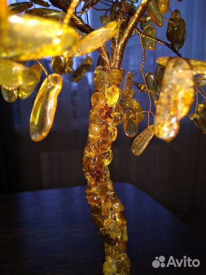Дерево из янтаря