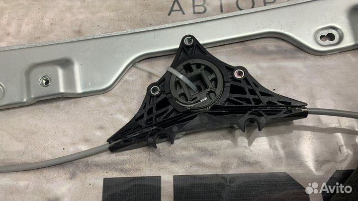 Стеклоподъемник двери передний правый Infiniti