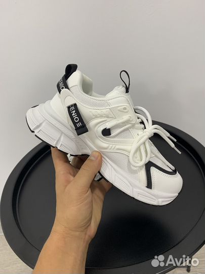 Кроссовки женские новые