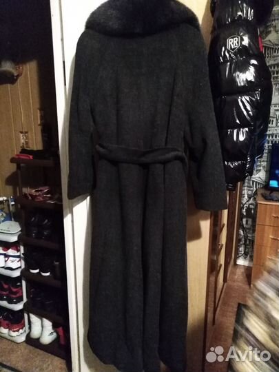 Пальто женское зимнее с мехом 48 размер