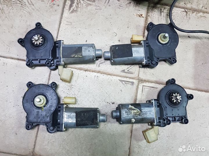 Моторчик стеклоподъемника Volvo S80