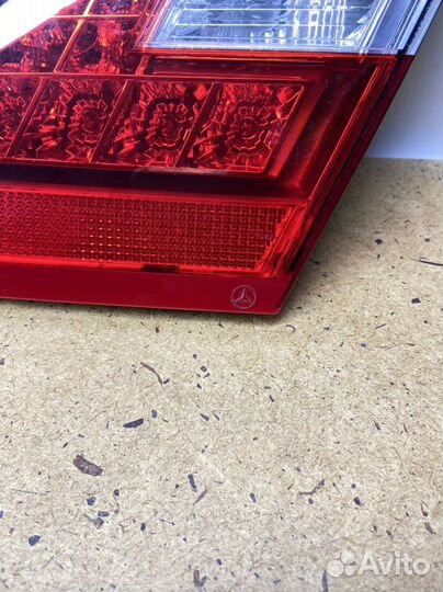 Задний правый фонарь на mercedes w212