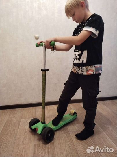 Самокат со светящимися колесами