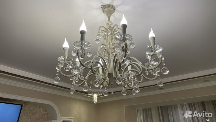Люстра металлическая с хрусталем