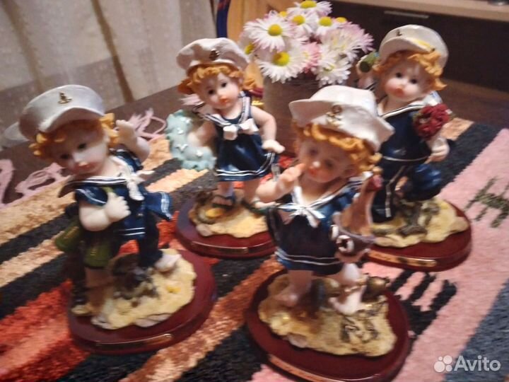 Статуэтка мраморная крошка