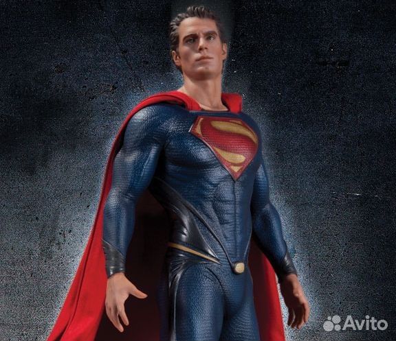 Человек из Стали, статуя