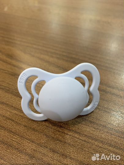 Две пустышки Bibs