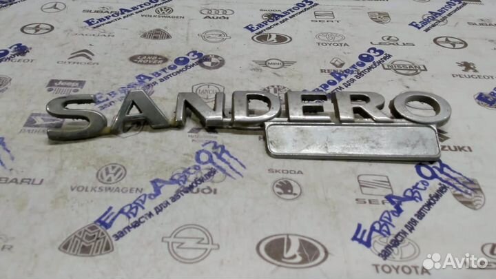 Эмблема на крышку багажника (