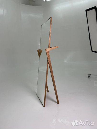 Напольное зеркало