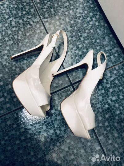 Босоножки женские