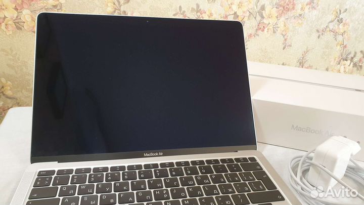 Apple MacBook Air M1 (2020) 256Gb/8/8CPU/7GPU