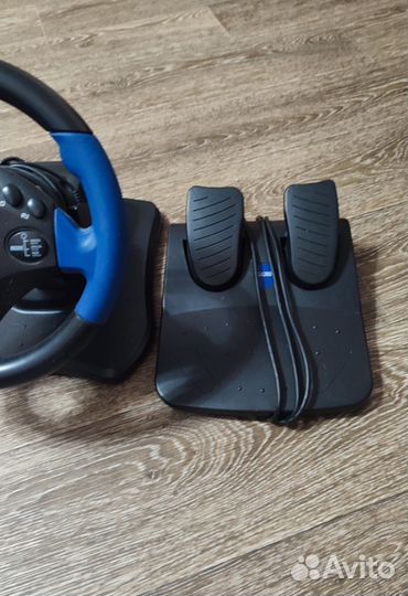 Игровой руль с педалями