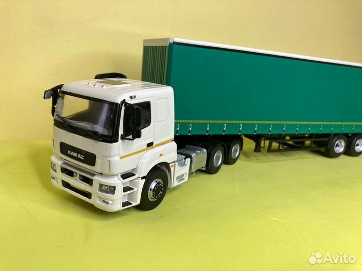 Модель Камаз 65206 в масштабе 1/43