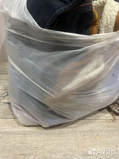 Пакеты с кучей одеждой