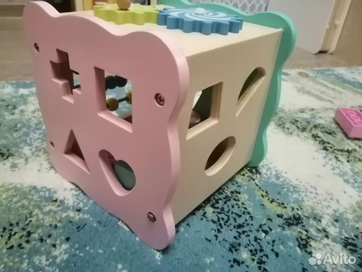 Развивающий кубик сортер