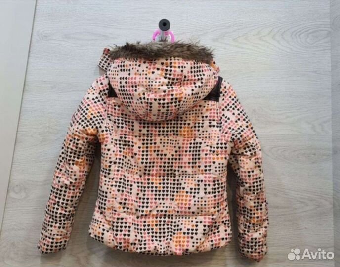 Куртка 140 на девочку