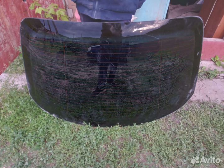 Opel omega Стекло