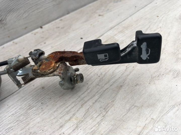 Трос лючка топливного бака Mitsubishi Galant 7