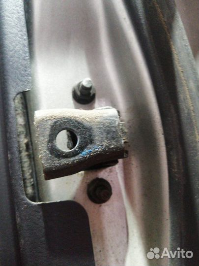 Ограничитель двери передний левый Toyota Avensis
