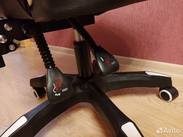 Игровое / компьютерное кресло новое