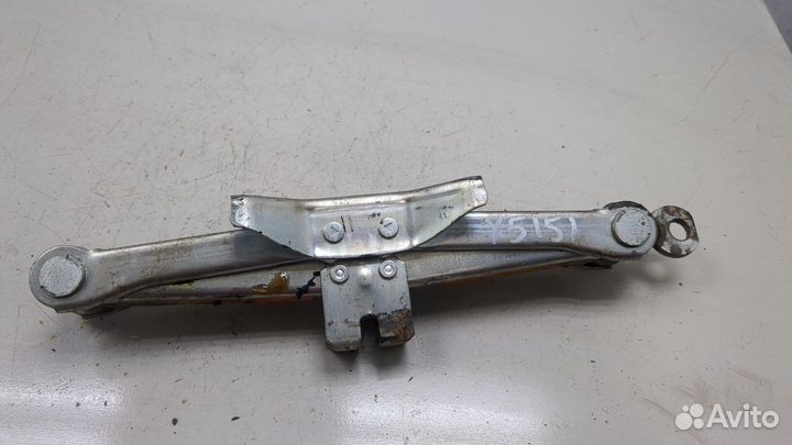 Домкрат Nissan Tiida, 2011