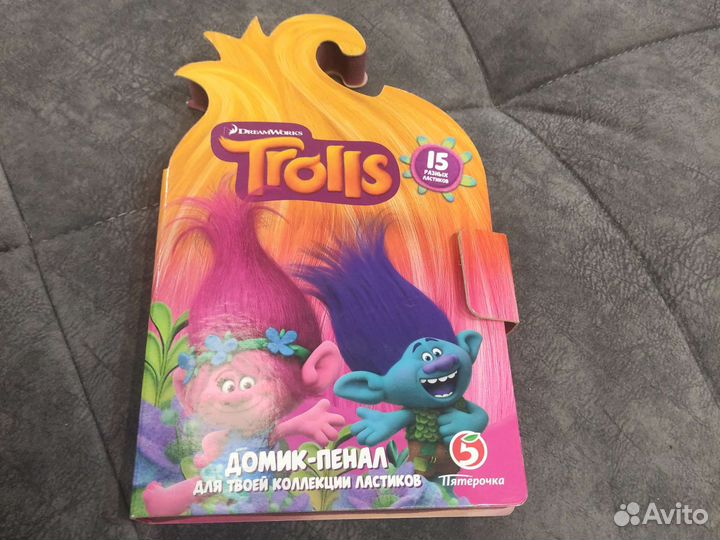 Домик-пенал с коллекцией ластиков троллей