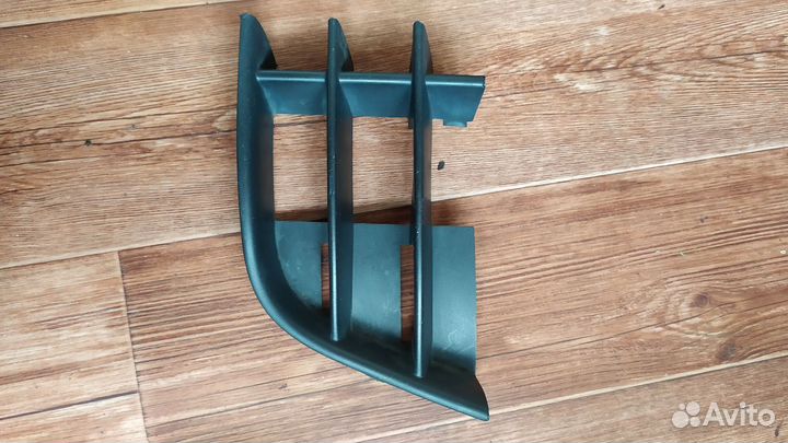 Решетка в бампер нижняя Skoda Fabia 2 5J 2007-2014