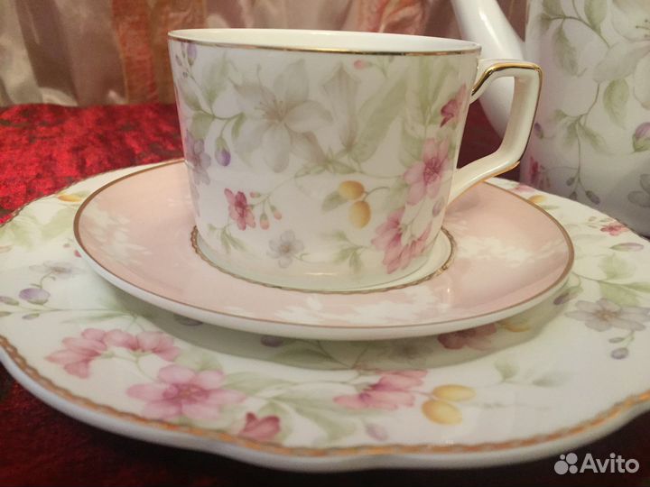 Чайный сервиз из костяного фарфора