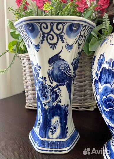Роскошные вазы от известной мануфактуры Delft