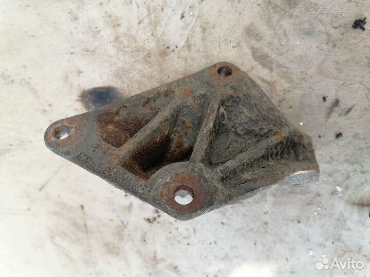 Кронштейн Ford Mondeo 3