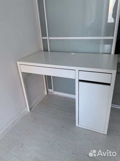 Стол письменный Микке Икея