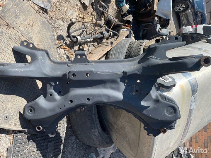 Подрамник передний Toyota Rav4