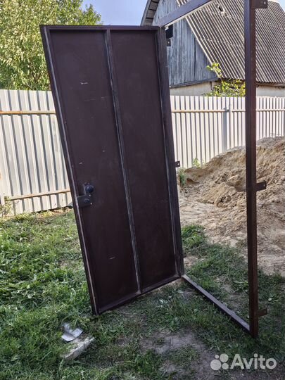 Дверь входная металлическая, б/у самовывоз