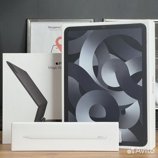 Комплект Apple iPad Air 5 2022 (Pencil, Keyboard)