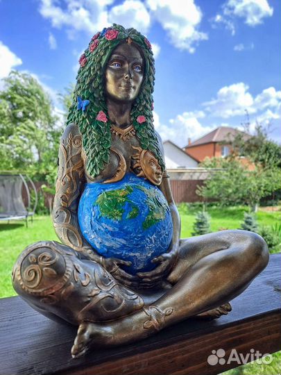 Статуэтка Мать Земля