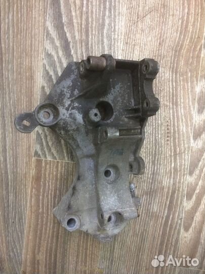 Кронштейн генератора, насоса гур Logan, Sandero