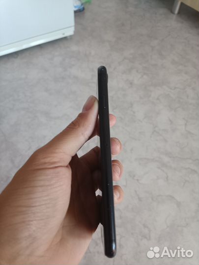 iPhone SE (2020), 64 ГБ