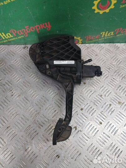 Педаль сцепления Volkswagen Tiguan внедорожник