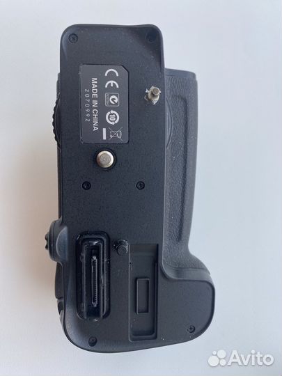 Батарейный блок Nikon MB-D11